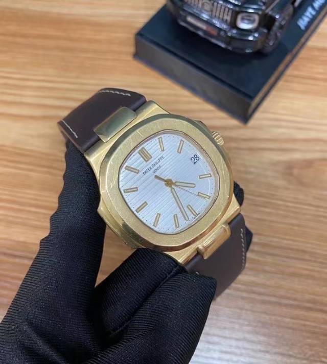 二手95新百达翡丽5711j手表价格,值多少钱?