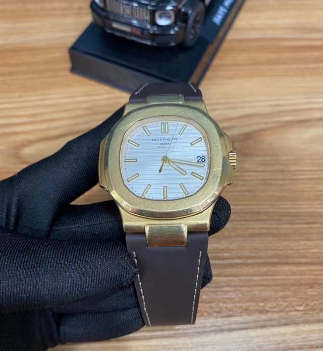 二手95新百达翡丽5711j手表价格,值多少钱?