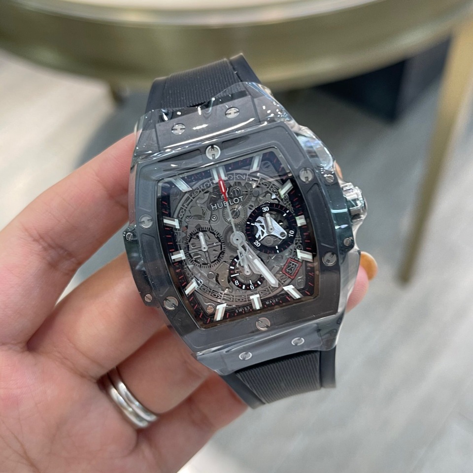 表径:45mm 机芯类型:自动机械机芯 成色:96新 附件:盒证 公价:192500