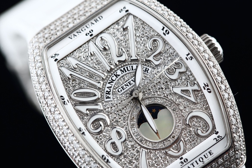 二手95新法穆兰v32后镶钻手表价格,值多少钱?