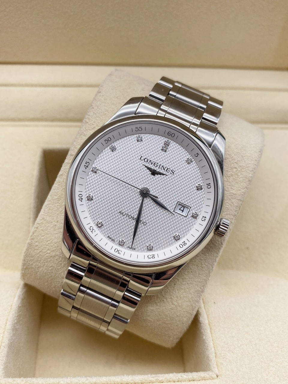 二手95新浪琴l2.793.4.77.6手表价格,值多少钱?