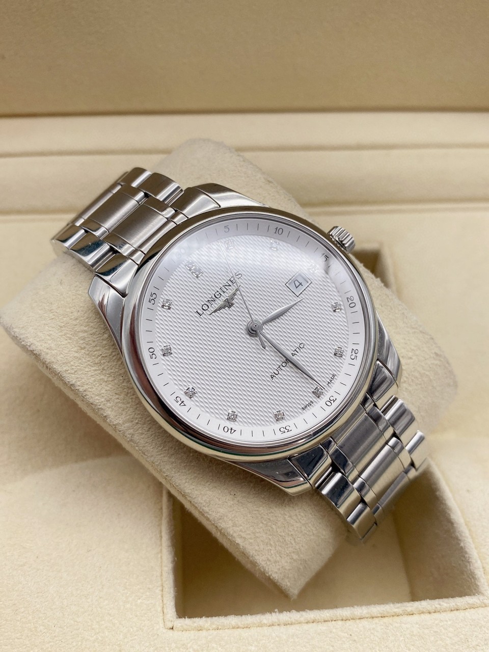 二手95新浪琴l2.793.4.77.6手表价格,值多少钱?