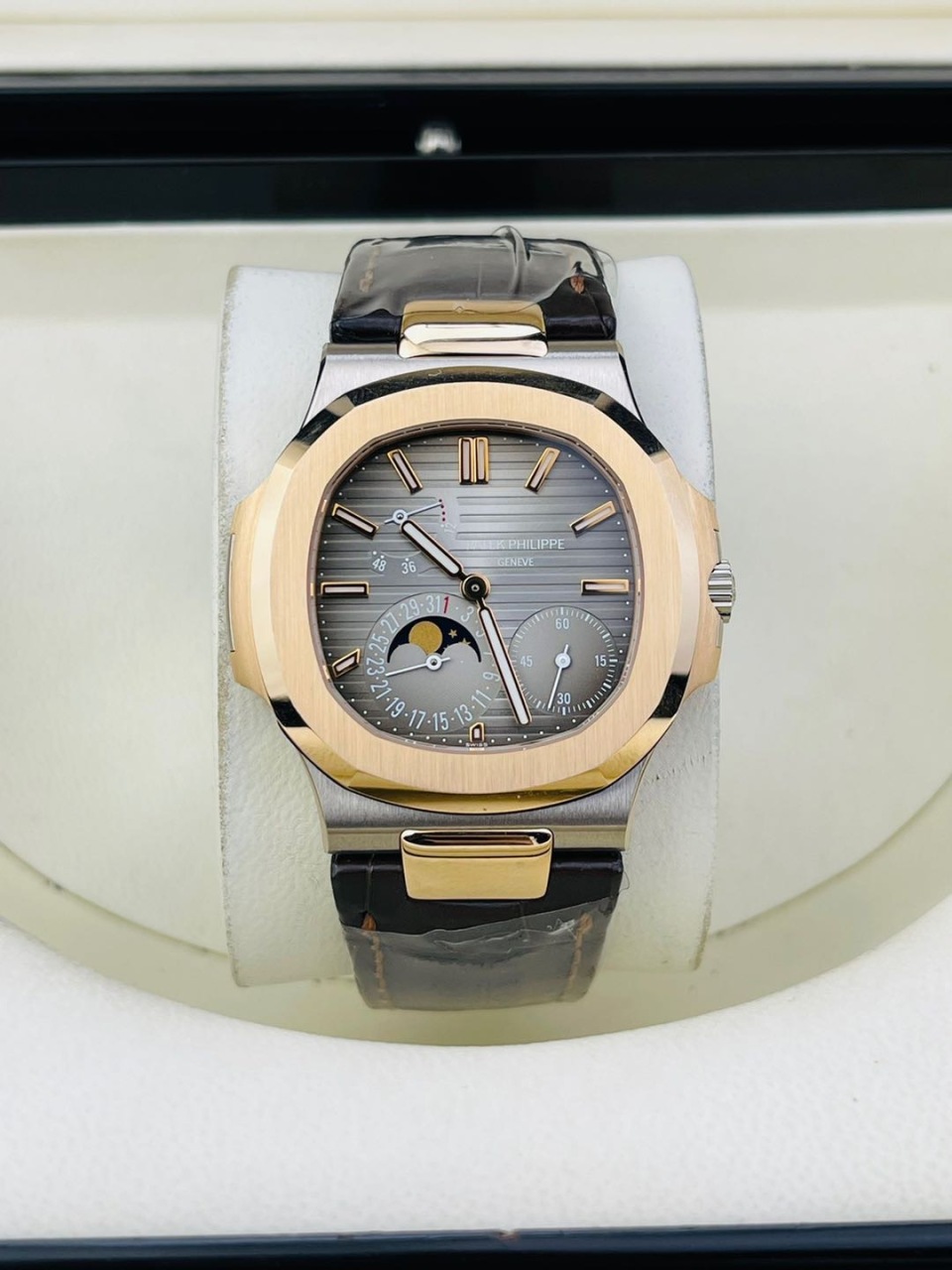 二手未使用百达翡丽5712gr手表价格,值多少钱?