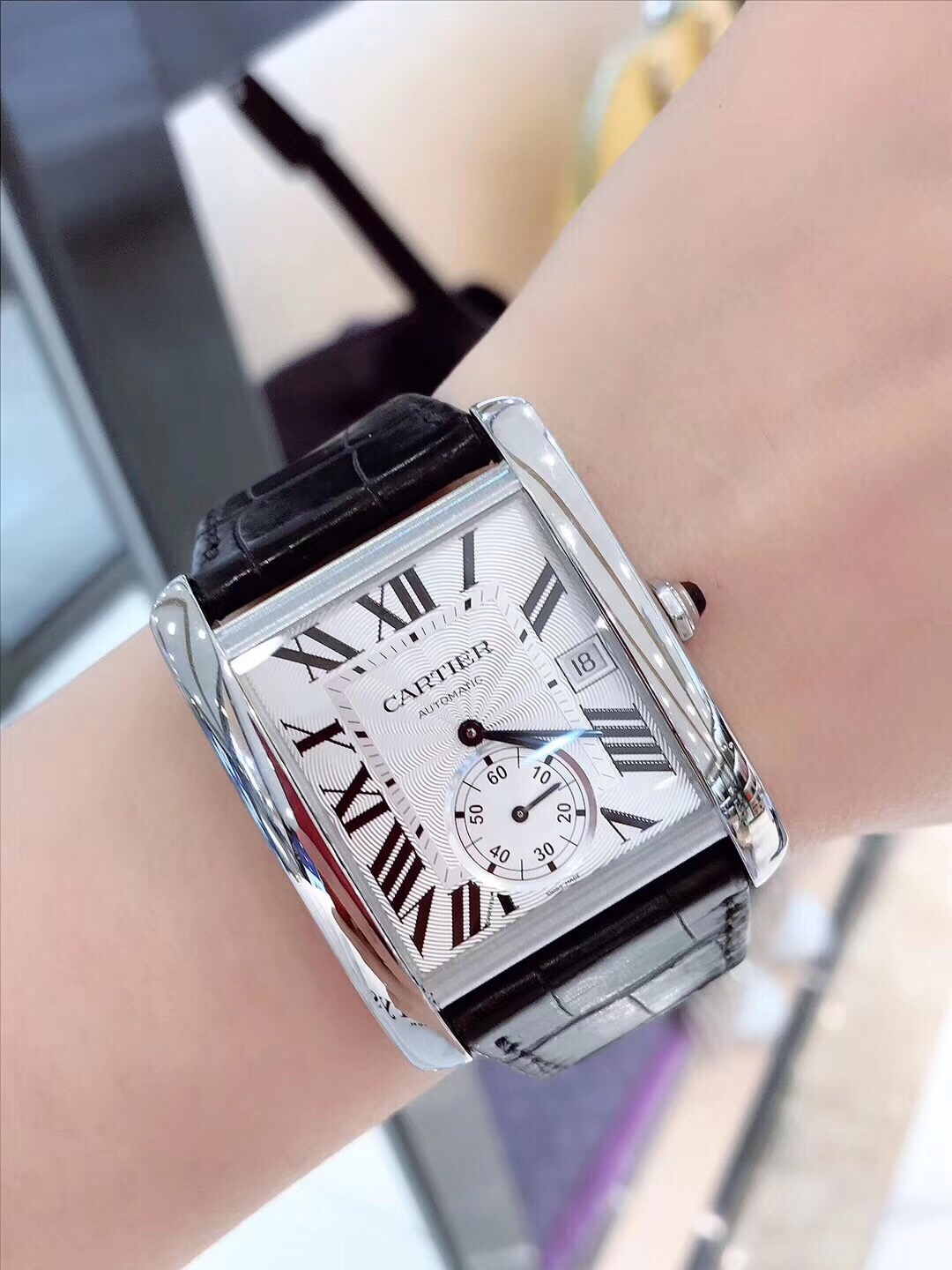 二手95新卡地亚w5330003手表价格,值多少钱?